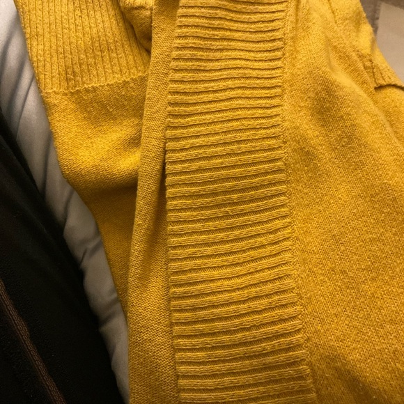 Staring at stars yellow cardigan with pockets SMALL. SWEATER w pockets - Picture 12 of 12